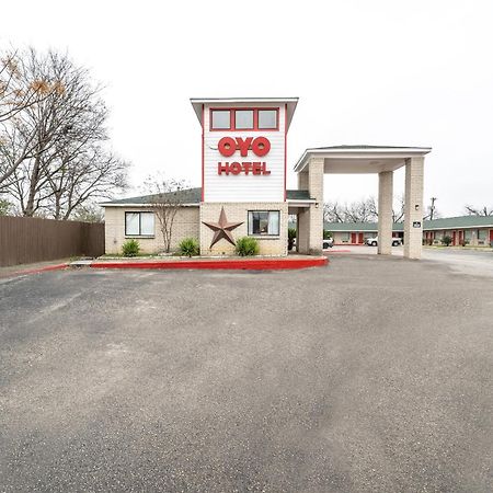 Oyo Hotel San Antonio Near At&T Center Exterior photo