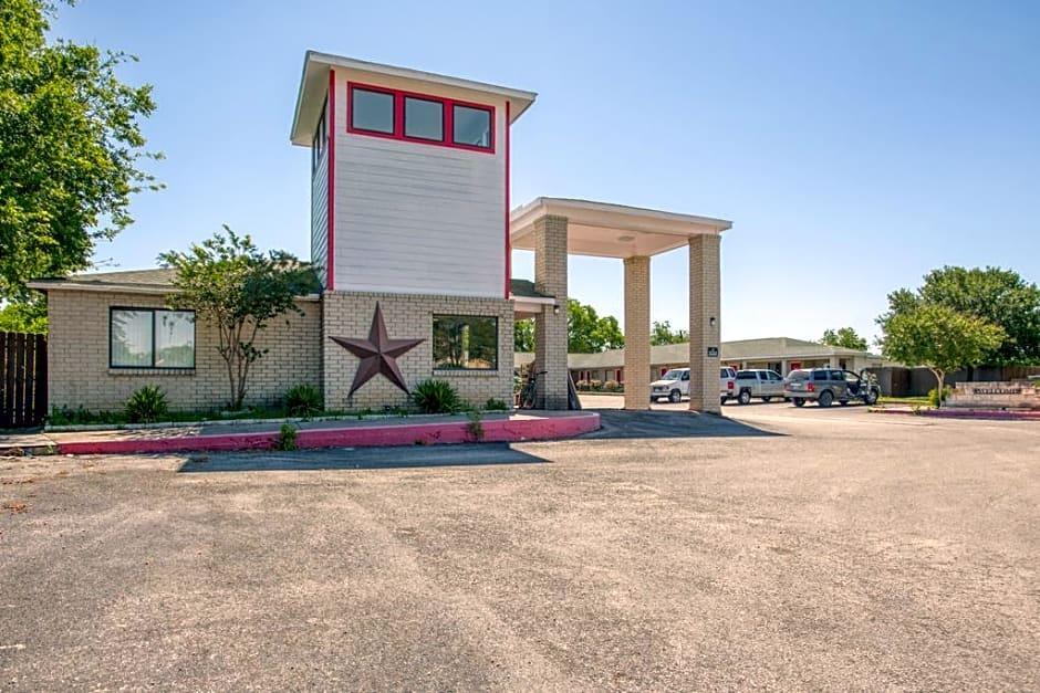 Oyo Hotel San Antonio Near At&T Center Exterior photo