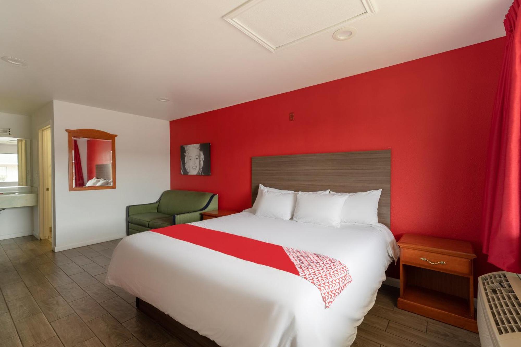 Oyo Hotel San Antonio Near At&T Center Exterior photo