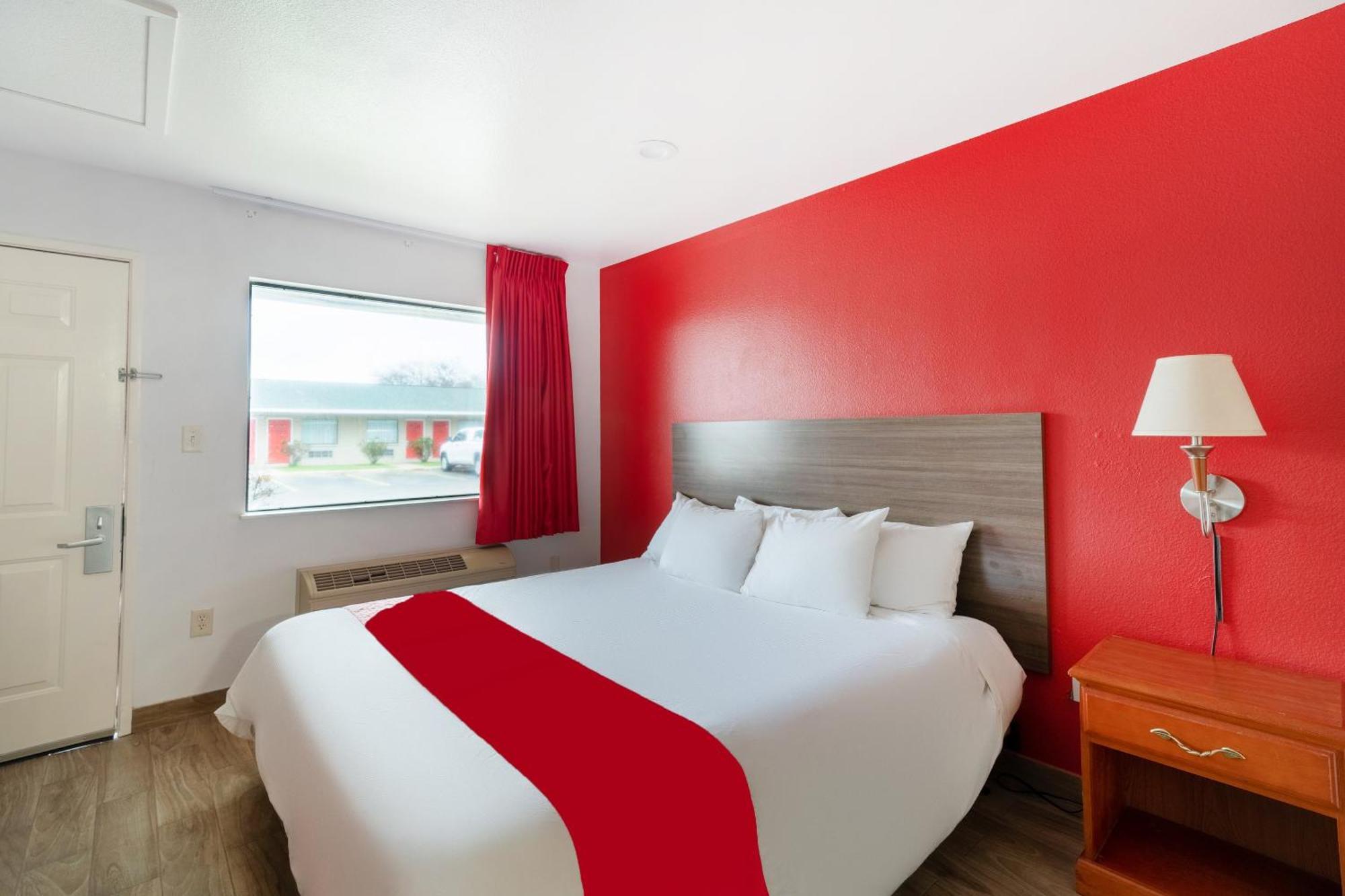 Oyo Hotel San Antonio Near At&T Center Exterior photo